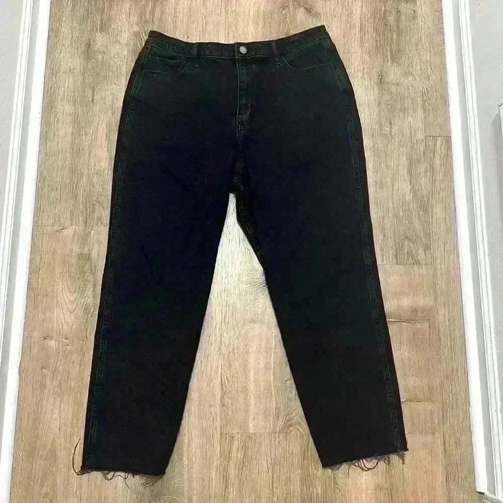 Hollister | Ultra High-Rise Black Raw Hem Vintage Stretch Mom Jeans, 15R W32 L27